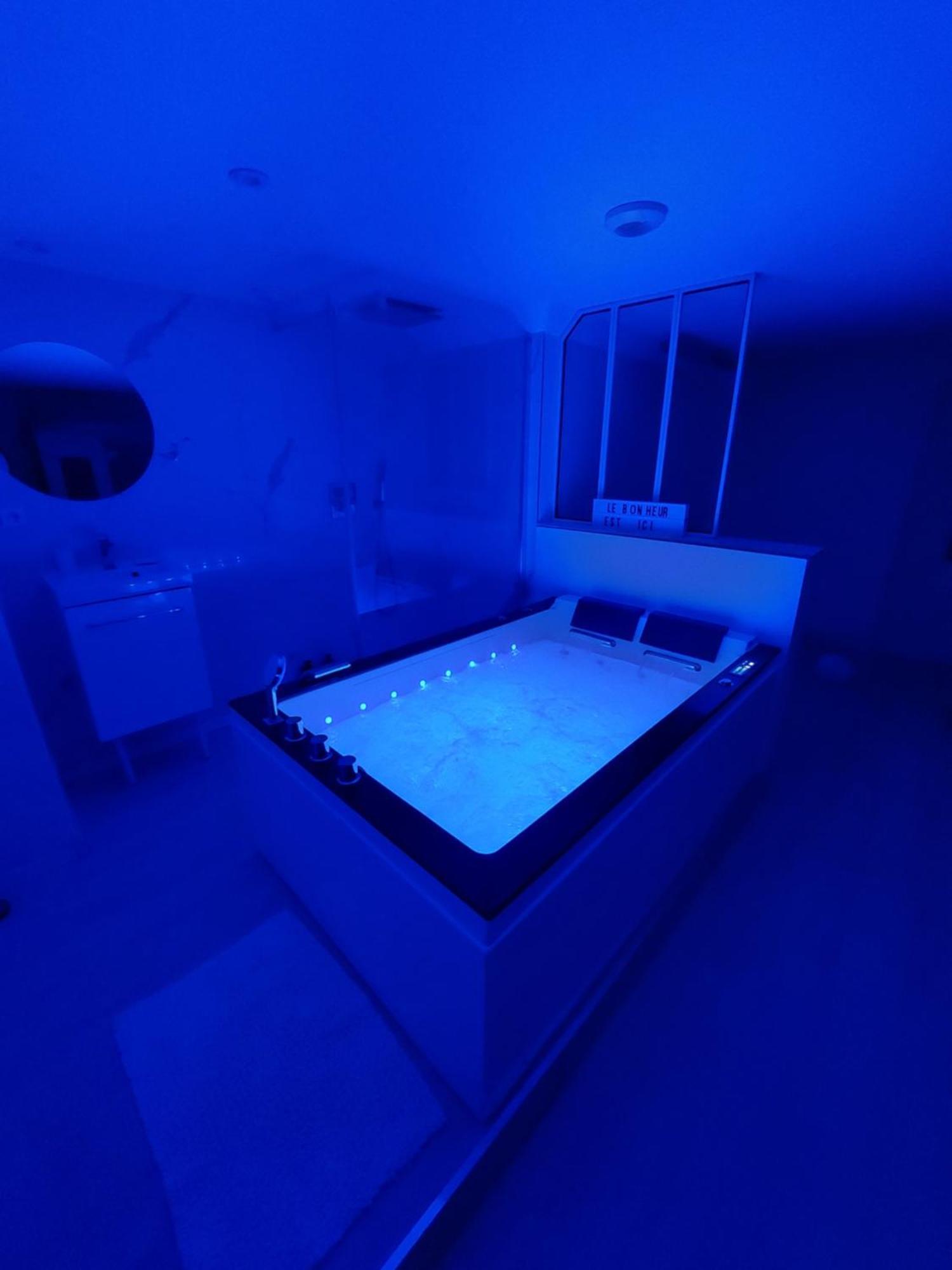 Love Room White - Les Delices Rooms Angers Habitación foto